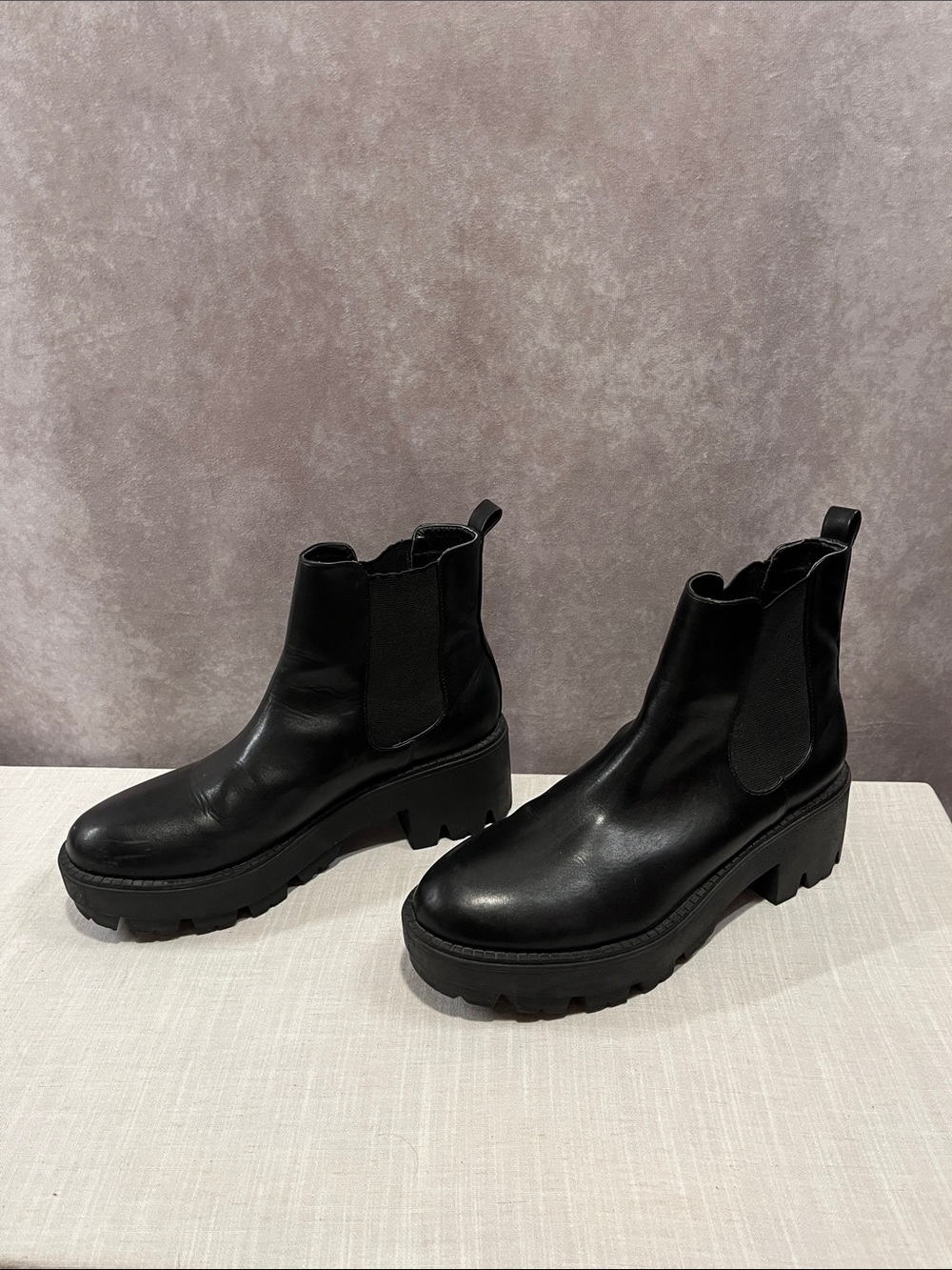Urban Outfitters Vegan Leather Chelsea Lug Boot size 10